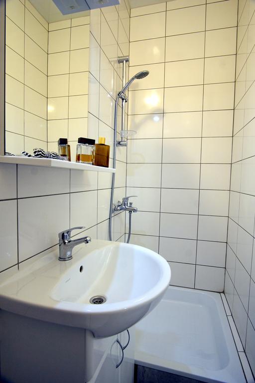 54A Tselinogradskaia Str At Alekseevka Underground คาร์คิฟ ภายนอก รูปภาพ